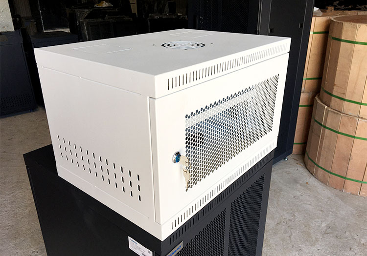 Tủ rack 6U D400 cửa lưới màu trắng