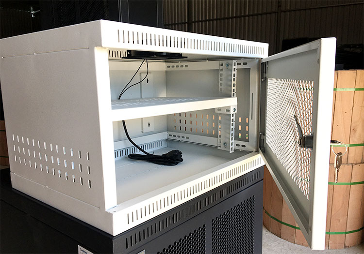 Tủ rack 6U D400 cửa lưới màu trắng