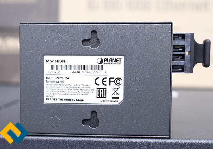 Model sản phẩm ở mặt sau của Converter