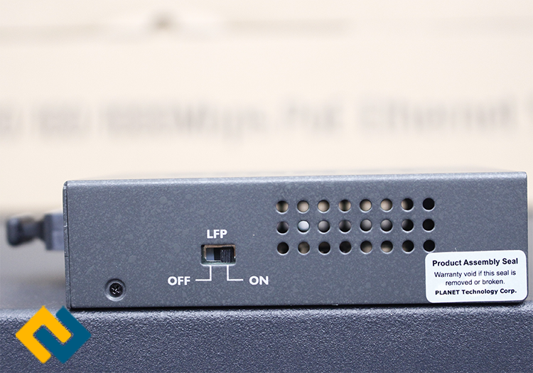 Lỗ tản nhiệt của Converter Planet FT-802S15