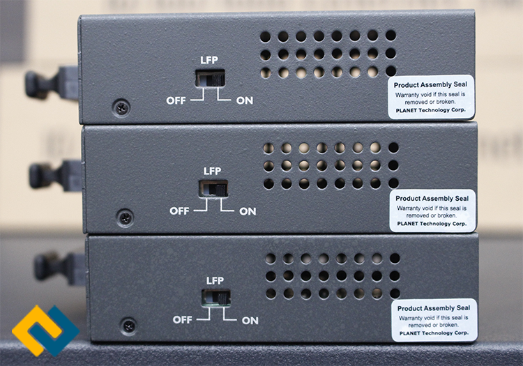 Lỗ tản nhiệt, nút tắt bật tính năng LFP