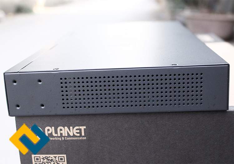 Lỗ thông gió 2 bên Switch Planet