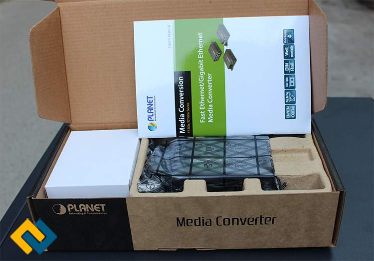 Mở hộp Media Converter Planet FT-802S15