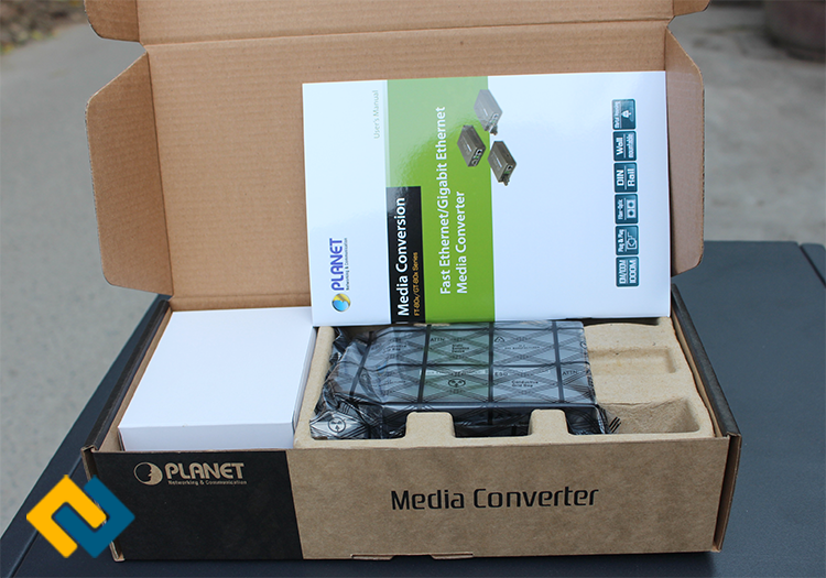 Mở hộp Media Converter Planet FT-802