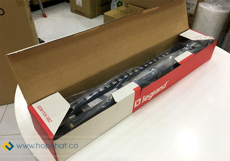 Mở hộp Patch Panel 24 Port hãng Legrand
