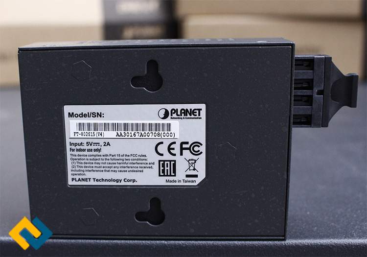 Tem sản phẩm ở mặt sau Converter Planet FT-802S15